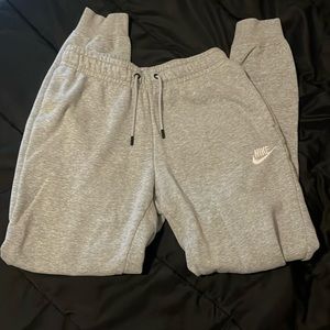 Nike jogging pants